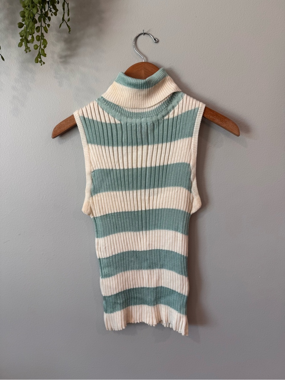 Pronto Moda Striped Sleeveless Turtleneck Sweater in Cream & Teal Sz M